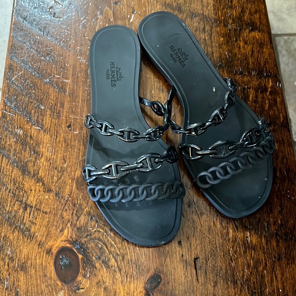 Like new 💯 hermes slippers